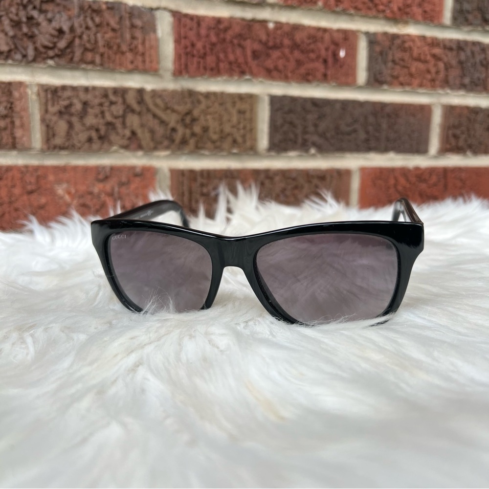 Gucci Black Fram Green and Red Striped Side Bio Based Sunglasses - Picture 2 of 5